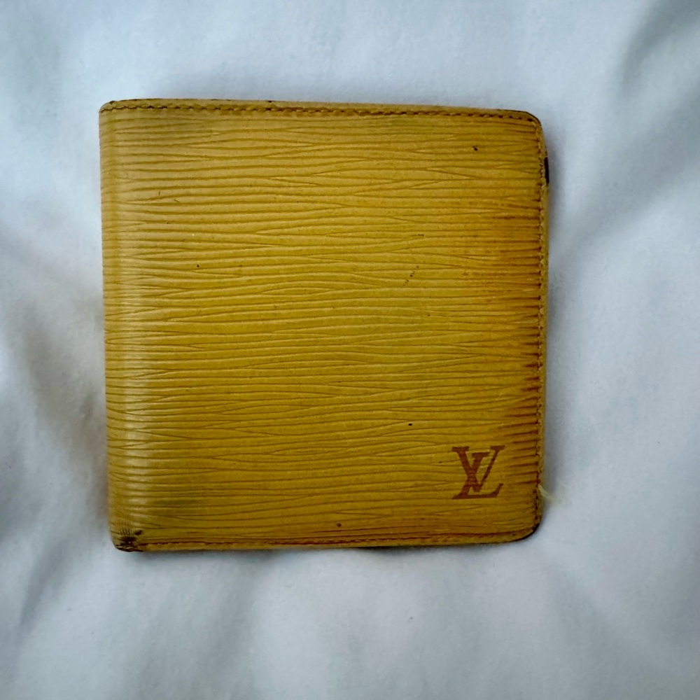 ✨Authentic LV Epi Bifold Wallet✨